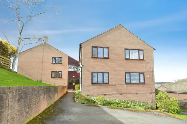 Burns Drive, Dronfield, photo 1