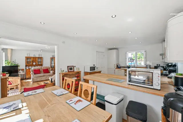 Photo 2 — London Road, Aston Clinton, Aylesbury, Buckinghamshire, HP22 5GW