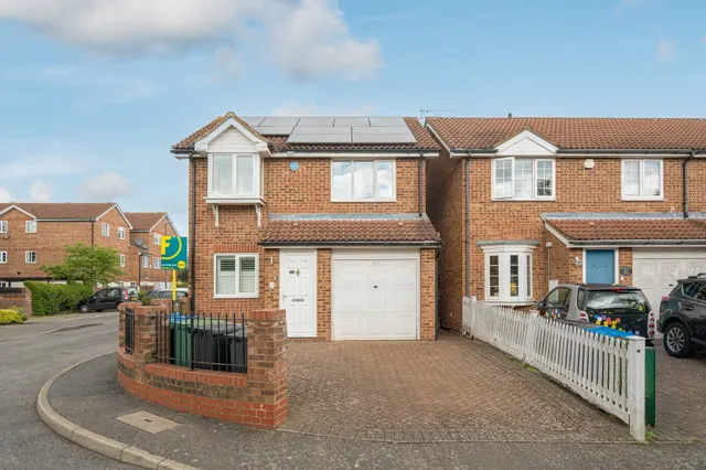 44 Veals Mead, Mitcham, photo 1