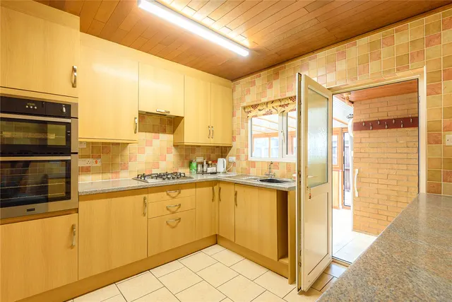 Photo 3 — Green Acres, Llanidloes Road, Newtown, Powys, SY16 1HZ
