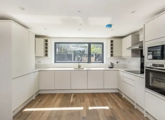 Vicarage Road, Sunbury on Thames, TW16, photo 3