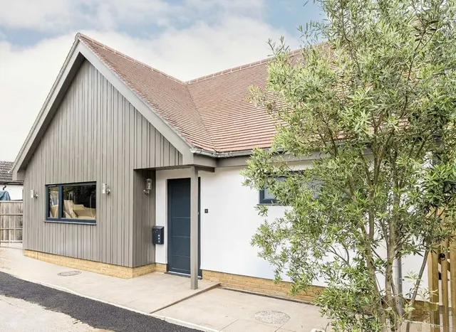 Vicarage Road, Sunbury on Thames, TW16, photo 1