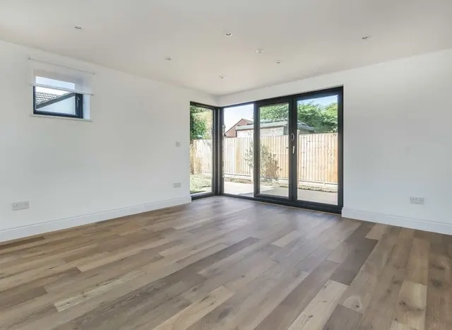 Vicarage Road, Sunbury on Thames, TW16, photo 2