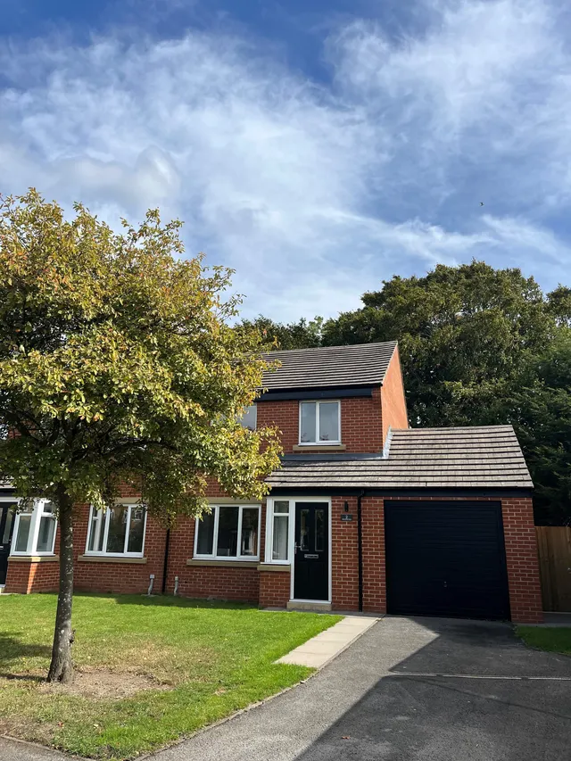 White Rose Close, YO30, photo 1