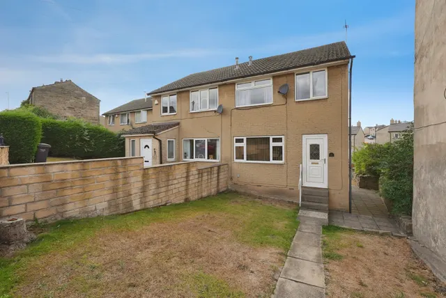 New Hey Road, Brighouse, photo 1