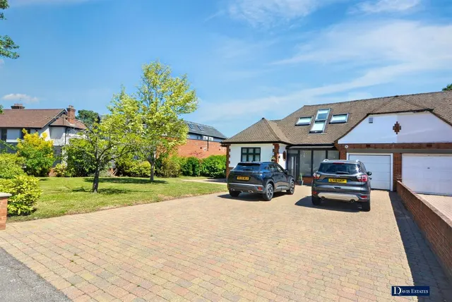 Harrow Drive, Hornchurch, RM11, photo 1