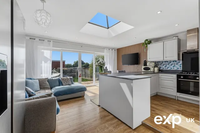 3 bedroom house — Leeming Lane South, Mansfield Woodhouse, NG19 9AJ