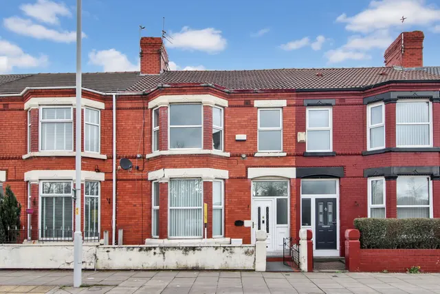 3 bedroom house — Park Road North, Birkenhead, CH41