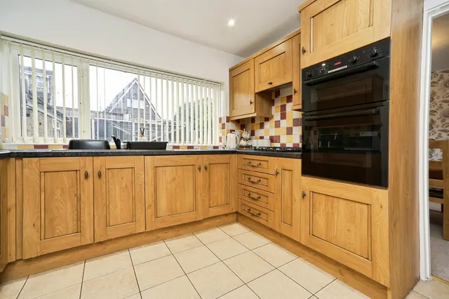 Photo 3 — Whack House Close, Yeadon, Leeds