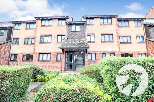 Cricketers Close, Erith, DA8, photo 1