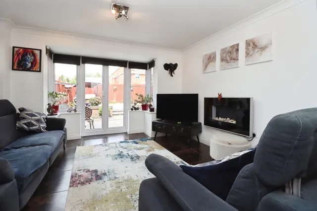 Buttercup Close, Corby, NN18, photo 2