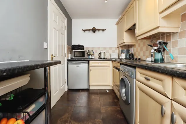 Buttercup Close, Corby, NN18, photo 3