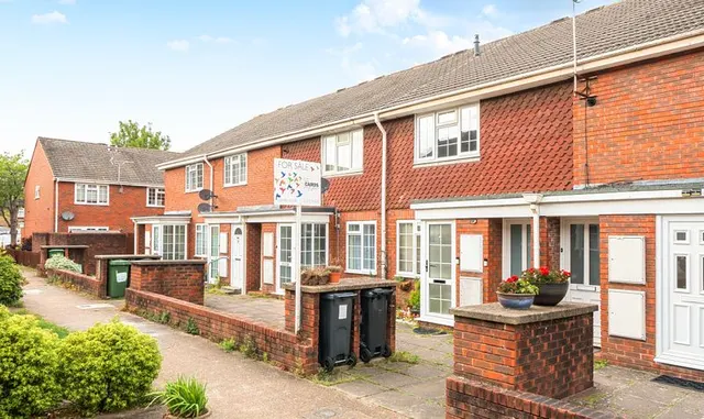 Delaporte Close, Epsom, KT17, photo 1