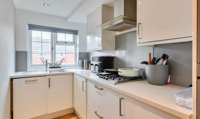Photo 2 — Delaporte Close, Epsom, KT17