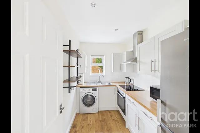 Homeleigh Apartment, Gidea Park, RM2, photo 2