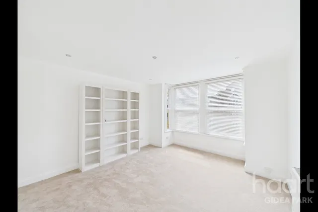 Homeleigh Apartment, Gidea Park, RM2, photo 3