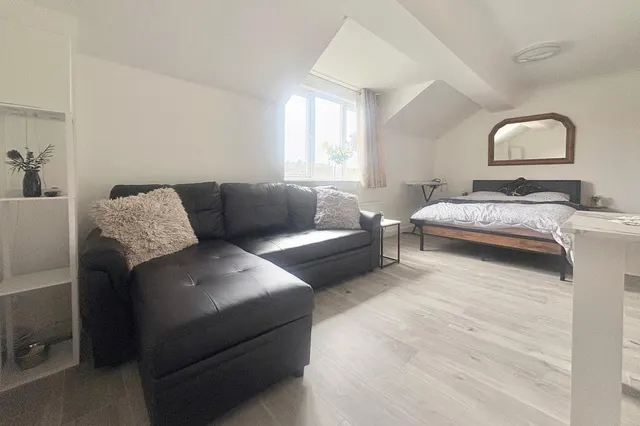 Photo 2 — Weydon Lane, Farnham, Surrey, GU9 8UY