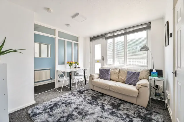 93 Cadbury Way, London, photo 1