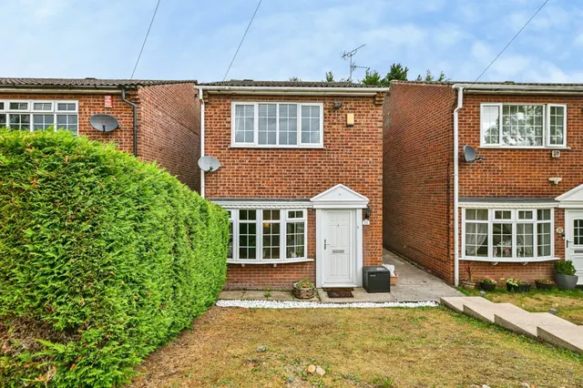 Woodside Gardens, Ravenshead, Nottingham, photo 1