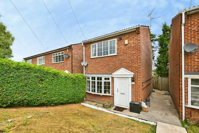 Photo 2 — Woodside Gardens, Ravenshead, Nottingham