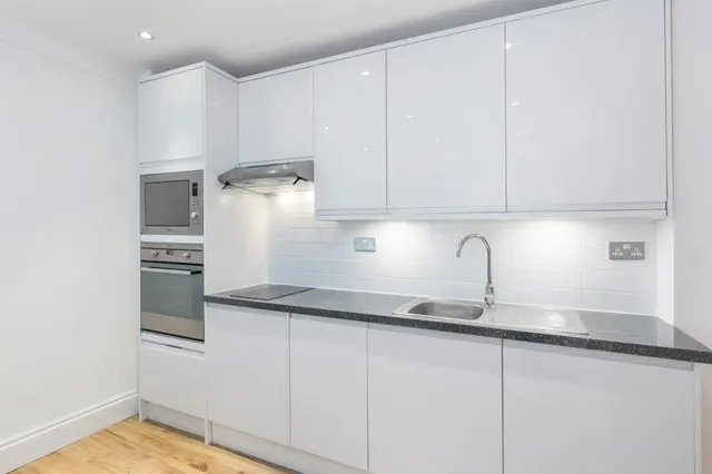 Sloane Avenue, London, SW3, photo 3