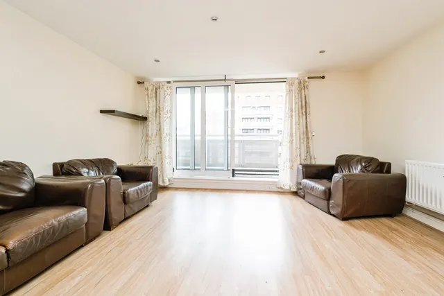 Wards Wharf Approach, London, E16, photo 3