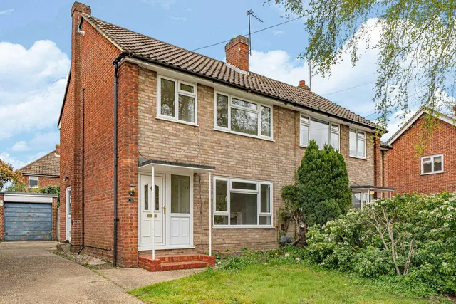 Fullerton Drive, Byfleet KT14 7TQ, photo 1