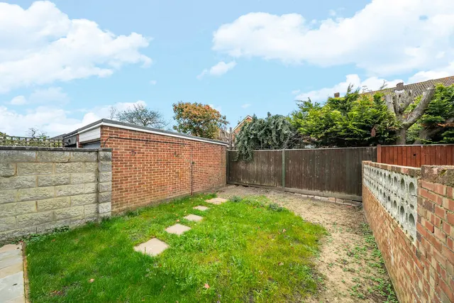 Photo 2 — Fullerton Drive, Byfleet KT14 7TQ