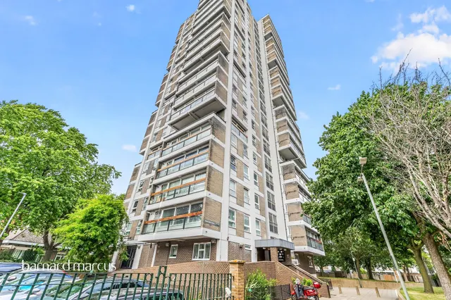 Battersea Church Road, London, photo 1