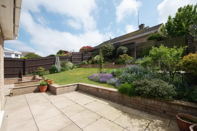 Churchill Road, Earls Barton, photo 2
