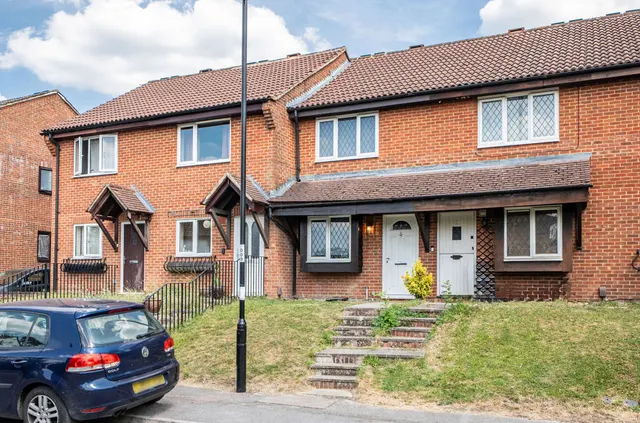 Aveling Close, Purley CR8 4DW, photo 1