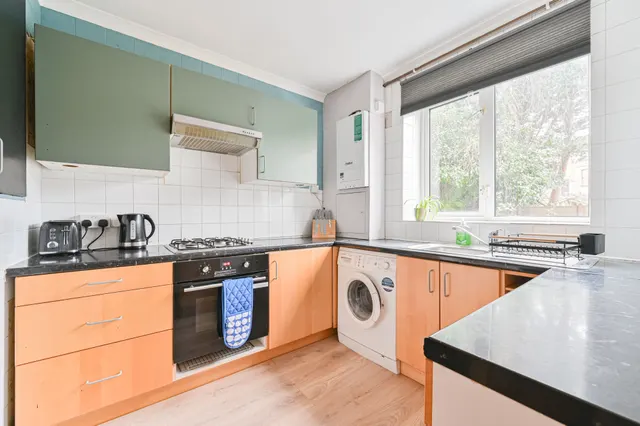 Photo 3 — 5 Boundary House, Bethwin Road, London