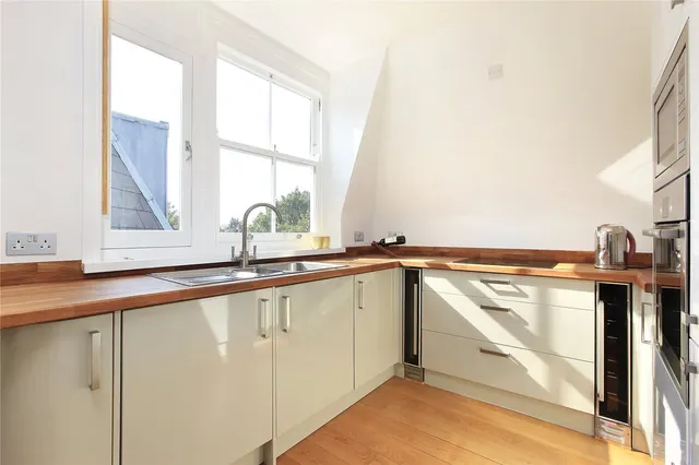 Elsynge Road, London, SW18, photo 3