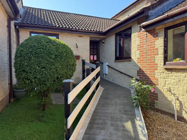 Kingshill Gardens, Nailsea, BS48, photo 1