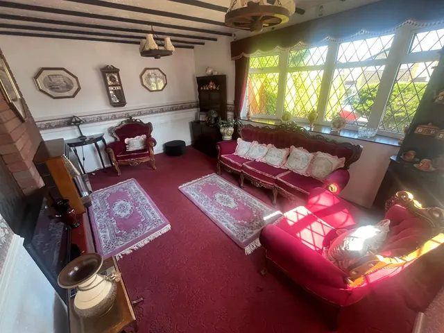 Photo 3 — Kendal Rise, Oldbury