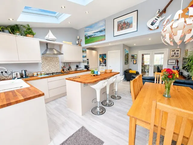 Newlands Drive, Wilmslow, SK9, photo 3