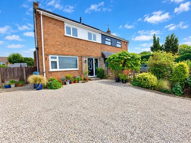 Newlands Drive, Wilmslow, SK9, photo 1
