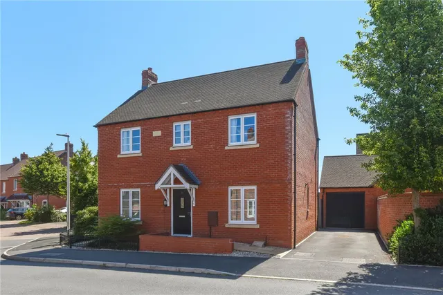 Saturn Way, Stratford-upon-Avon, Warwickshire, CV37, photo 1