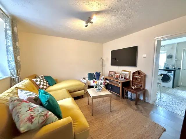 Photo 2 — Union Row, Swindon, Wiltshire, SN1 3HH