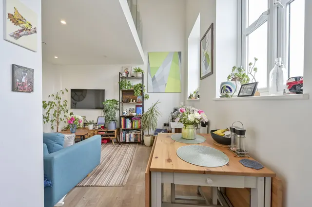 London, SW20, photo 1