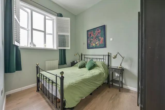 London, SW20, photo 3