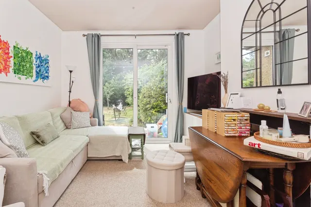 Photo 2 — Chester Drive, Harrow