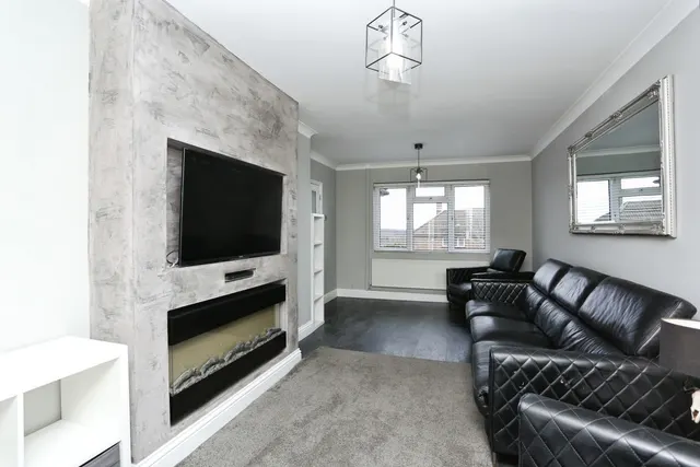 Photo 2 — Frimley Close, New Addington, Surrey, CR0