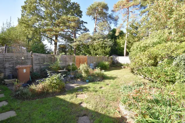 Meadowcroft Close, Horley, RH6, photo 3