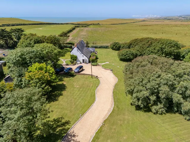 Brighstone, PO30, photo 2