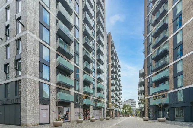 Photo 3 — Flat 815, Galleria House, Brentford