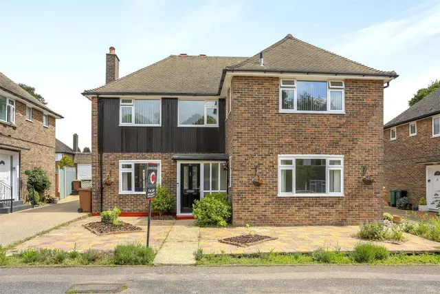 Courtlands Crescent, Banstead, SM7 2PL, photo 1