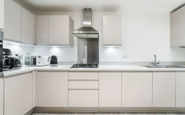 Photo 2 — Galatea Way, Epsom, KT19