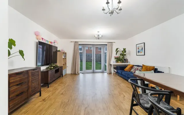 Photo 3 — Galatea Way, Epsom, KT19