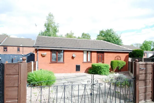 Myrtle Gardens, Bury, Greater Manchester, BL9 7DN, photo 1